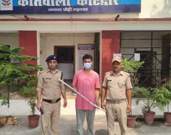 जमीन विवाद में भतीजे ने की ताई की हत्या, पौड़ी पुलिस ने चंद घंटों में किया गिरफ्तार; लोहे का पाइप बरामद