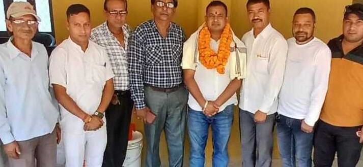 नैथाणा पुल पर छात्रा को आत्महत्या से बचाया, सेवानिवृत्त सैनिक को जिला कांग्रेस ने दी शाबाशी