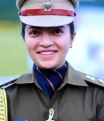 शासन के समक्ष इस्तीफा: राज्यपाल की पूर्व एडीसी आईपीएस रचिता जुयाल ने छोड़ा पद, निजी कारण बताए