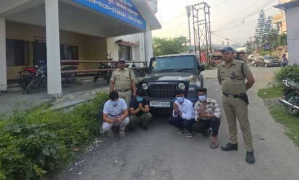 सहस्त्रधारा में थार वाहन पर हुड़दंग, पुलिस ने दर्ज किया मामला