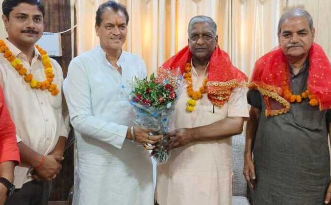 ऋषिकेश: पूर्व मंत्री डॉ. प्रेमचंद अग्रवाल ने ‘राष्ट्रीय कवि संगम’ के प्रतिनिधियों का किया स्वागत