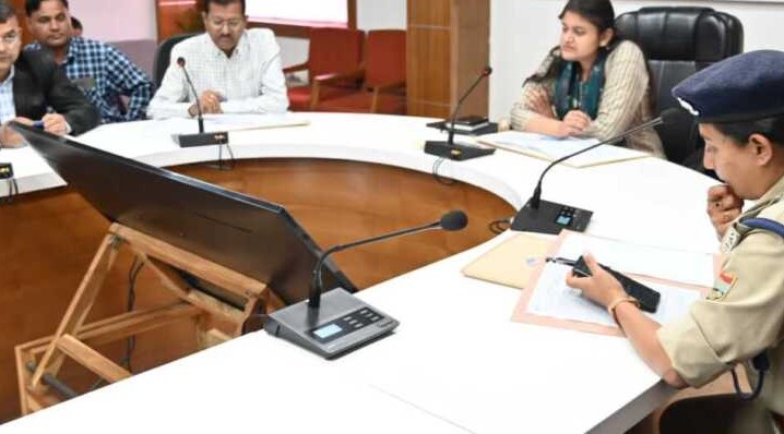 टिहरी में जिला उद्योग मित्र की बैठक: सड़क मरम्मत और नई एमएसएमई पॉलिसी पर चर्चा
