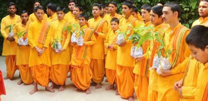 सावन के सोमवार पर स्वामी चिदानंद का संदेश: प्रकृति शिव स्वरूप है, इसे बचाएँ