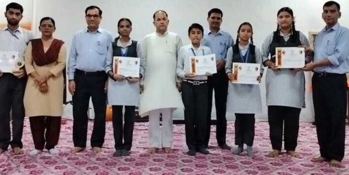 सरस्वती विद्या मंदिर में छात्रों की शानदार उपलब्धियों का हुआ सम्मान