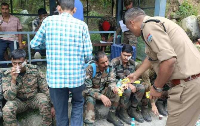 चमोली में सेना की बस पलटी, 31 जवान घायल; पुलिस ने किया त्वरित बचाव