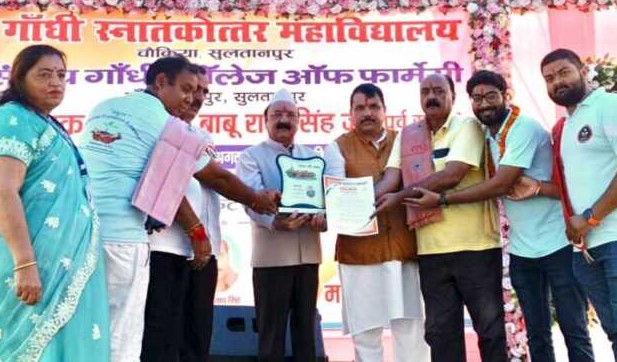 संजय गाँधी महाविद्यालय में सम्मान समारोह: अंकुरण फाउंडेशन के सदस्यों को सांसद किशोरी लाल शर्मा ने किया सम्मानित