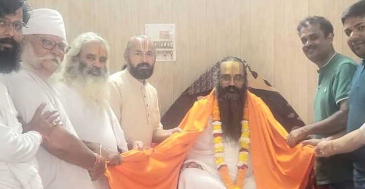 सावन में ओंकारेश्वर अनुष्ठान के बाद महाराजश्री का आश्रम लौटने पर हुआ अभिनंदन