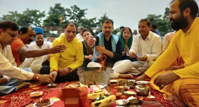 हनुमान ध्वजा स्थापना के साथ शुरू हुआ रामलीला महोत्सव 2025 की तैयारी