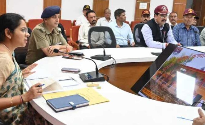 जिलाधिकारी नितिका खंडेलवाल ने पूर्व सैनिकों से विकास के लिए सुझाव साझा करने का आग्रह किया