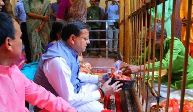मुख्यमंत्री धामी ने धारी देवी मंदिर में प्रदेशवासियों की सुरक्षा के लिए की विशेष पूजा
