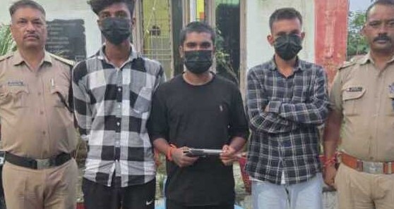 डोईवाला: फेम्स होने के चक्कर में थाने पहुंचे तीन युवक, पिस्तौल निकली नकली लाइटर