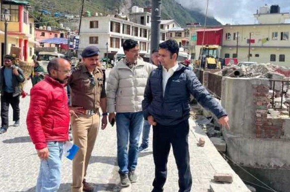 बदरीनाथ धाम में भिक्षावृत्ति और अतिक्रमण पर कार्रवाई, कार्यपालक मजिस्ट्रेट ने किया स्थलीय निरीक्षण