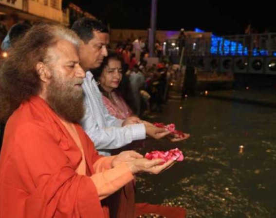 सांसद अनिल बलूनी ने परमार्थ निकेतन में की गंगा आरती में शिरकत, स्वामी चिदानन्द सरस्वती से मिली आशीर्वाद