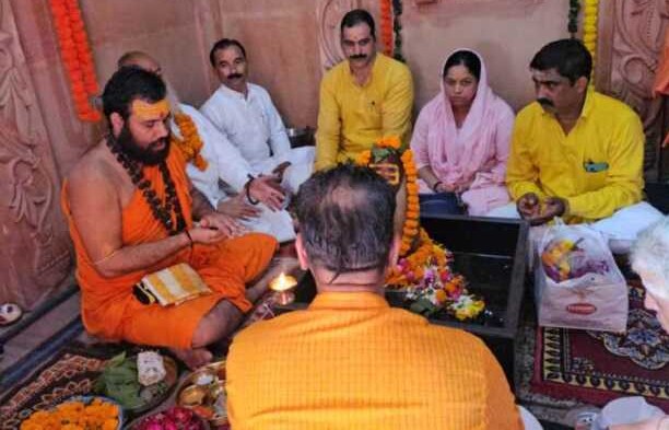 संतों और शिष्यों ने स्वामी माधवाश्रम को अर्पित की श्रद्धांजलि, समाधि पर किया पूजन