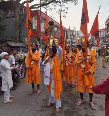 पावन प्रकाश पर्व: ऋषिकेश में ‘पंज प्यारे’ के साथ निकला गुरु ग्रंथ साहिब का जुलूस