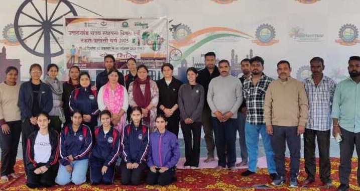 मुनि की रेती: राज्य स्थापना दिवस पर नगर पालिका ने आयोजित किया योग शिविर, पालिका अध्यक्ष नीलम बिजलवाण रहीं मौजूद