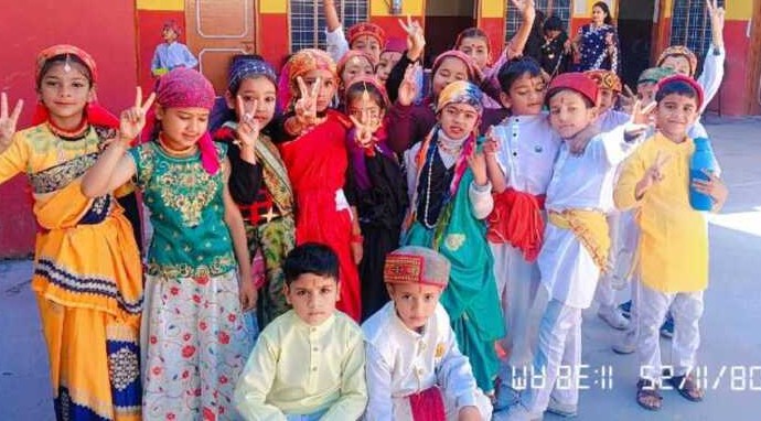 देहरादून: उत्तराखंड की रजत जयंती पर सिल्वर वैल अकैडमी में दिखा सांस्कृतिक रंगारंग कार्यक्रम