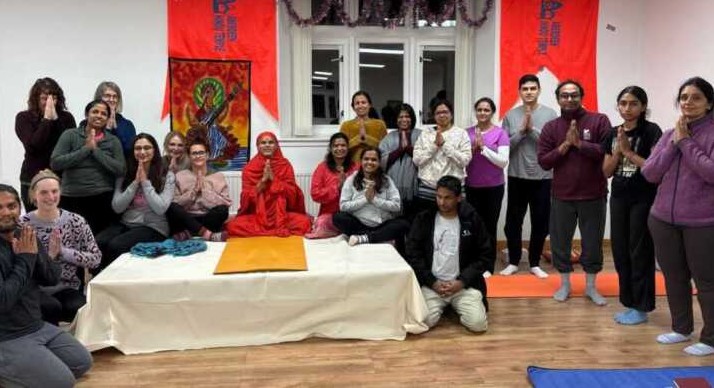 ऋषिकेश के स्वामी समर्पणानंद ने स्कॉटलैंड में संपन्न की विश्व धार्मिक यात्रा, 58 देशों में फैलाया योग और वेदांत का संदेश