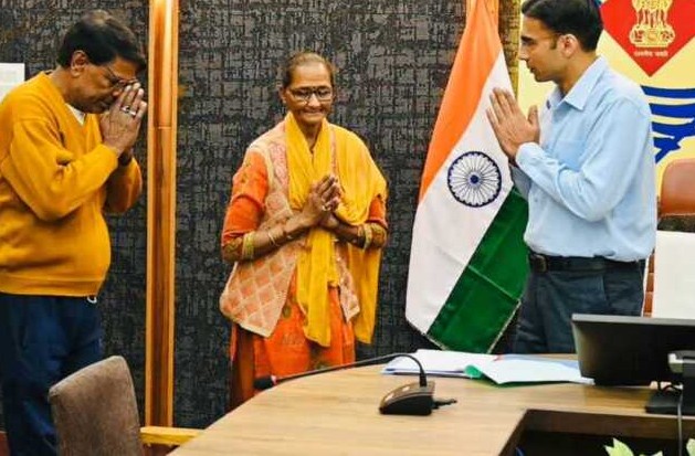 देहरादून: बेटों की मारपीट से परेशान बुजुर्ग माता-पिता को डीएम ने दिलाई राहत, दोनों बेटों को 25 नवंबर को कोर्ट में तलब