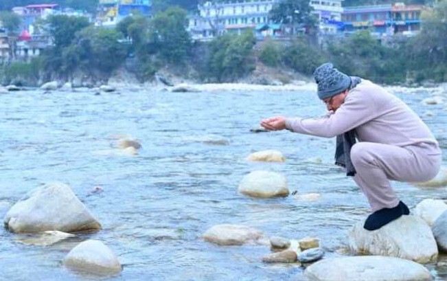 सीएम धामी ने बागेश्वर में सरयू तट के सौंदर्यीकरण कार्यों का किया निरीक्षण