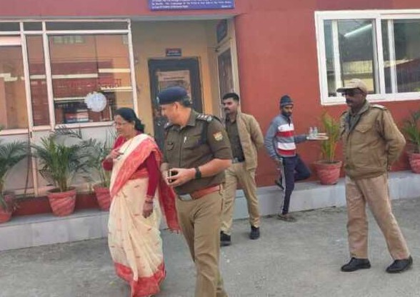 उत्तराखंड महिला आयोग अध्यक्ष ने रायवाला थाने का किया निरीक्षण, महिला हेल्प डेस्क की समीक्षा