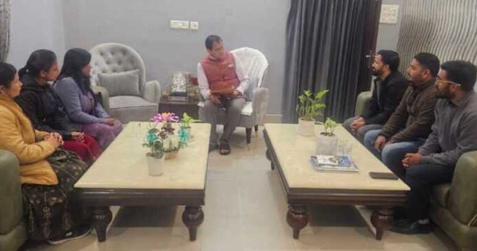 ऋषिकेश में पीटीए शिक्षकों ने विधायक डॉ. प्रेमचंद अग्रवाल को सौंपा ज्ञापन, सेवा नियमितीकरण की मांग