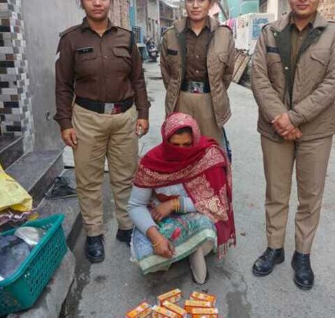 ऋषिकेश में आबकारी का अभियान: तीन अभियुक्त गिरफ्तार, कच्ची और पैक्ड शराब बरामद