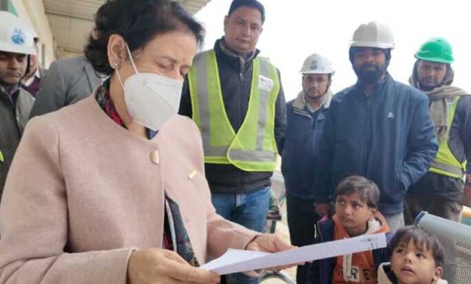 किच्छा में निर्माणाधीन एम्स सैटेलाइट सेंटर के श्रमिकों के लिए आयोजित हुआ निःशुल्क स्वास्थ्य शिविर