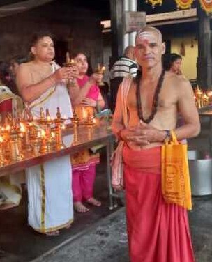 ऋषिकेश के स्वामी समर्पणानंद ने कोल्लूर मूकांबिका मंदिर में की विश्व शांति की प्रार्थना