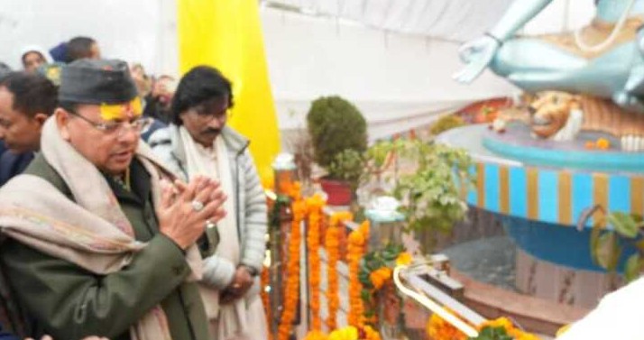 मुख्यमंत्री धामी ने मकर संक्रांति पर ब्रह्मदेव मंदिर में शिव-हनुमान प्रतिमा का किया अनावरण