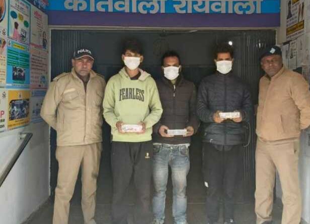 दून पुलिस ने 24 घंटे में सुलझाया ढाई लाख के ज्वैलरी चोरी का मामला, तीन नशेड़ी आरोपी गिरफ्तार