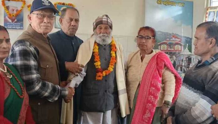 ऋषिकेश में राज्य निर्माण सेनानियों ने मनाया 77वां गणतंत्र दिवस, शहीद स्मारक पर किया ध्वजारोहण