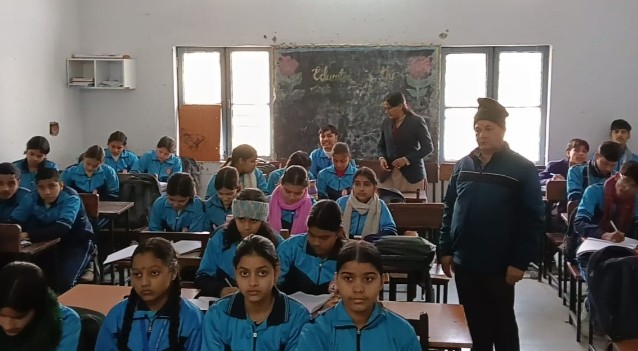 ऋषिकेश: सर्दी की छुट्टियों में भी जारी रहीं कक्षाएं, सरस्वती विद्या मंदिर में छात्रों की परीक्षा तैयारी को दिया बढ़ावा