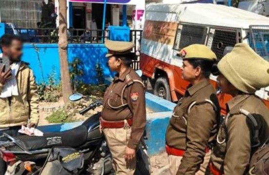 सुल्तानपुर: पुलिस अधीक्षका चारु निगम के निर्देशन में बैंकों-एटीएम में सघन चेकिंग अभियान शुरू