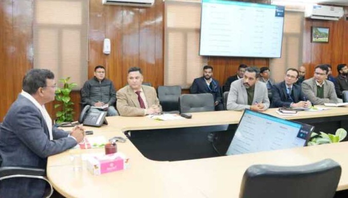 उत्तराखंड में हवाई संपर्क बढ़ाने पर चर्चा: मुख्य सचिव ने आदि कैलाश, नाभिडांग को हवाई सेवा से जोड़ने के निर्देश दिए