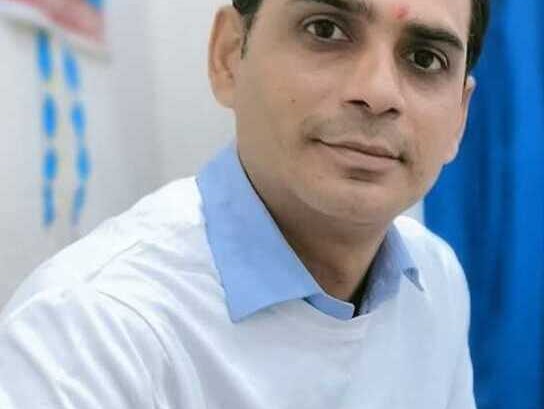 शिक्षाविद नरेन्द्र खुराना ने दिया विद्यार्थियों को संदेश: सोशल मीडिया से दूरी और अनुशासन है सफलता की कुंजी