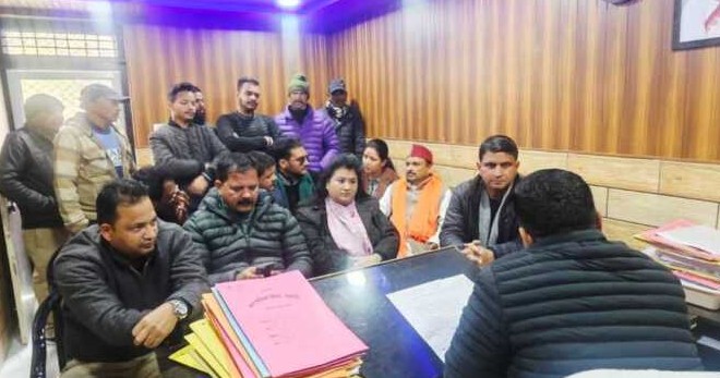 भवाली में भाजपा का प्रदर्शन: सभासद पर पाकिस्तानी कनेक्शन और लैंड-लव जिहाद के आरोप, मांगी जांच