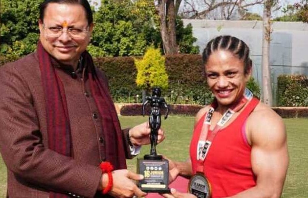 उत्तराखंड की बेटी प्रतिभा थपलियाल को सीएम धामी ने किया सम्मानित, बॉडीबिल्डिंग में रचा इतिहास