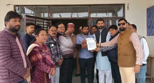 परवादून कांग्रेस का सीएम को ज्ञापन: तीन सप्ताह का बजट सत्र बुलाने और प्रश्नकाल प्रभावी करने की मांग