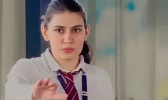 ड्यूटी के दौरान रील्स बनाना पड़ा महंगा: दिल्ली की टीटीई मोनी नैन को सख्त चेतावनी, सभी रील्स डिलीट करने के निर्देश