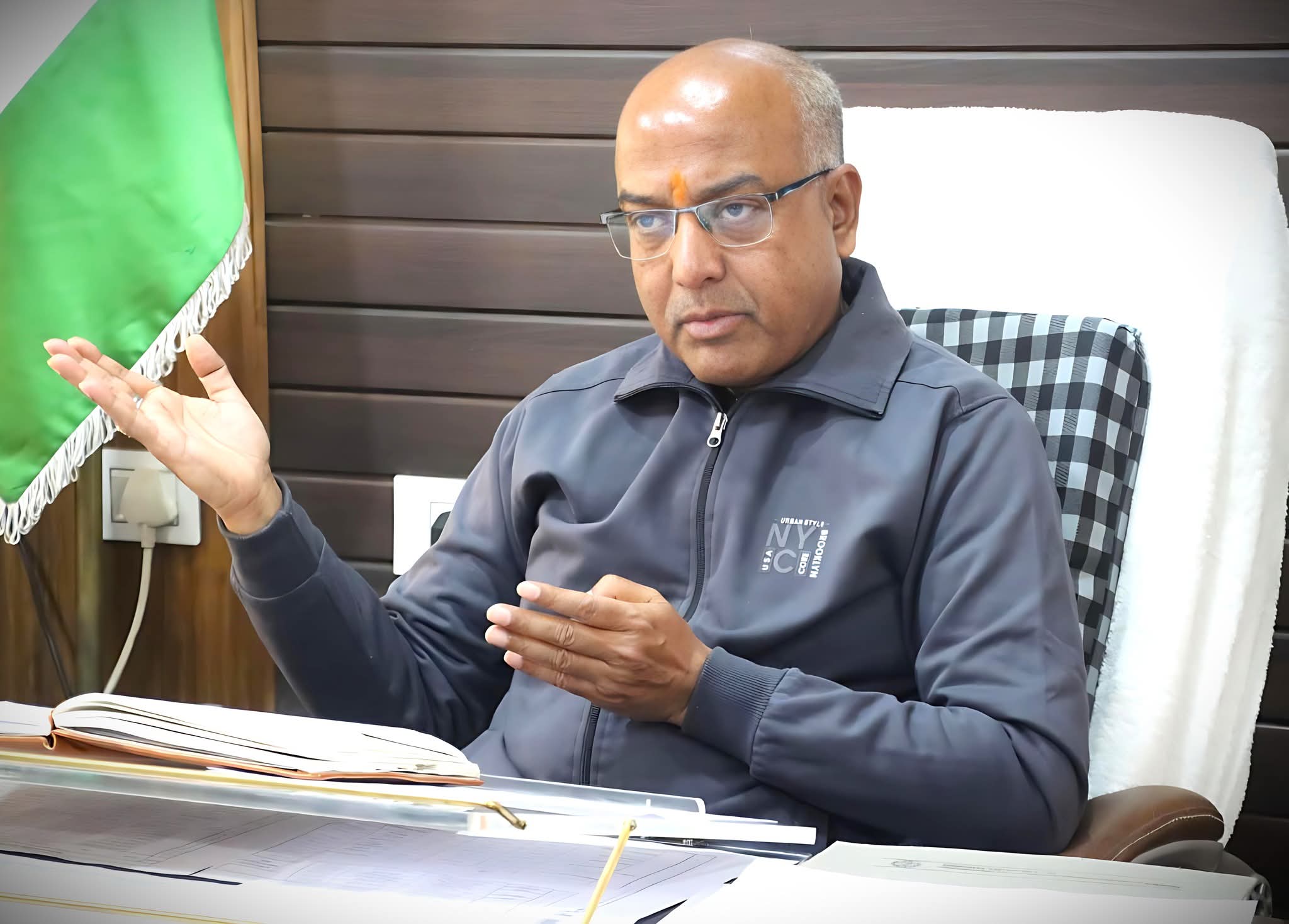 चमोली में आयोजनों की सुरक्षा को लेकर एसपी ने की अधिकारियों के साथ समीक्षा बैठक