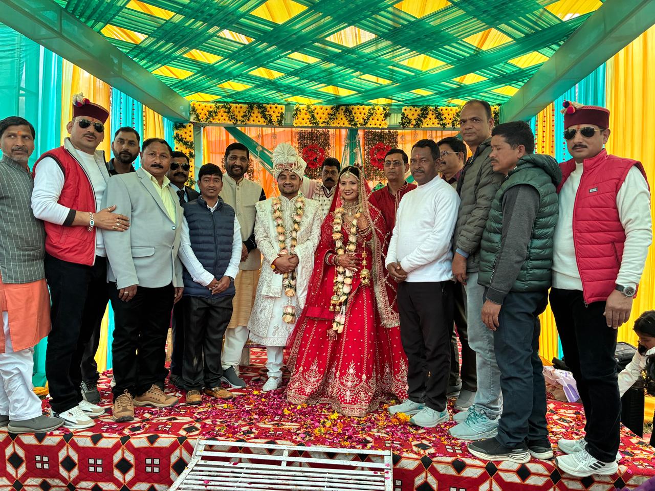 गौचर में मैती आंदोलन के तहत नवदंपति ने रोपित किया पौधा, विधायक अनिल नौटियाल रहे मौजूद