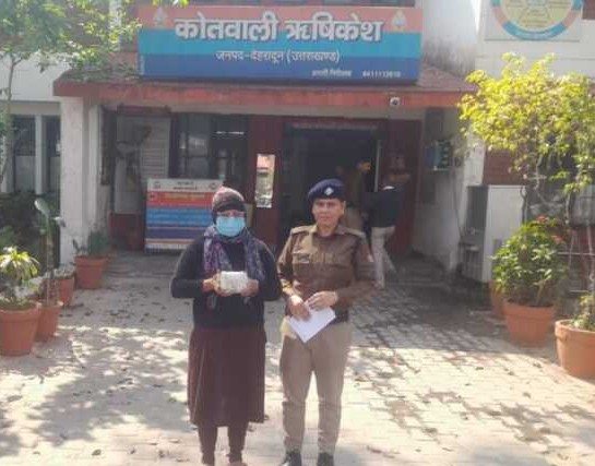 ऋषिकेश: नशे के खिलाफ चलाए जा रहे अभियान में बड़ी सफलता, 351 ग्राम चरस के साथ महिला तस्कर गिरफ्तार