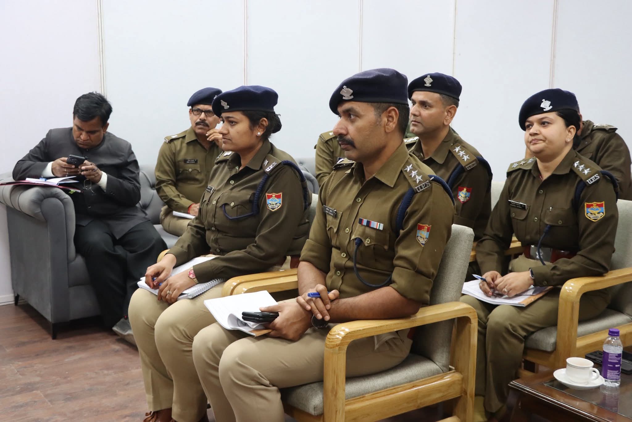 भराड़ीसैंण में सुरक्षा व्यवस्था चाक-चौबंद, पुलिस अधिकारियों की डी-ब्रीफिंग कर दिए गए निर्देश