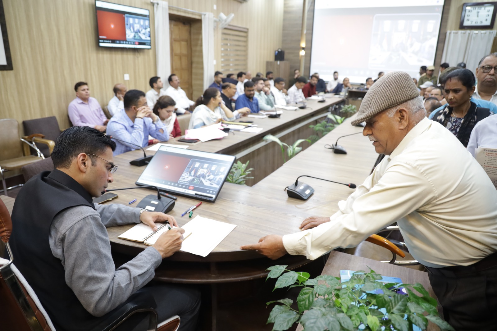 देहरादून: डीएम सविन बंसल की अदालत, जनता दर्शन में 170 मामलों का मौके पर निस्तारण