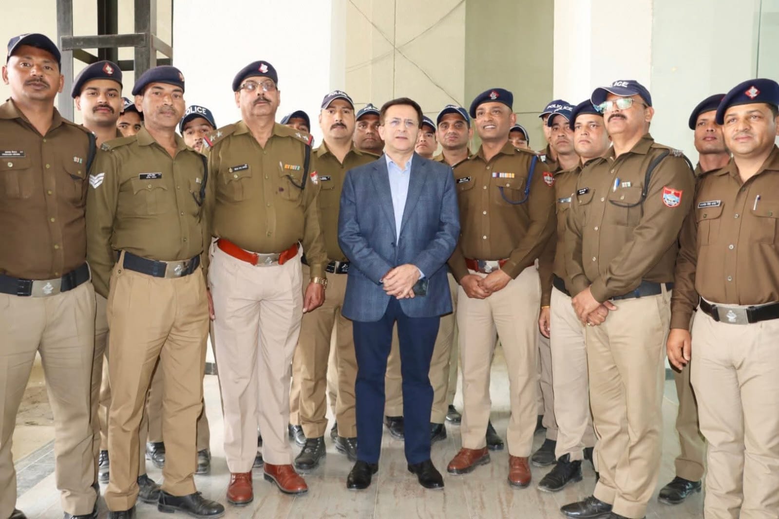 चमोली: विषम भौगोलिक परिस्थितियों के बीच ड्यूटी कर रहे जवानों के बीच पहुंचे डीजीपी