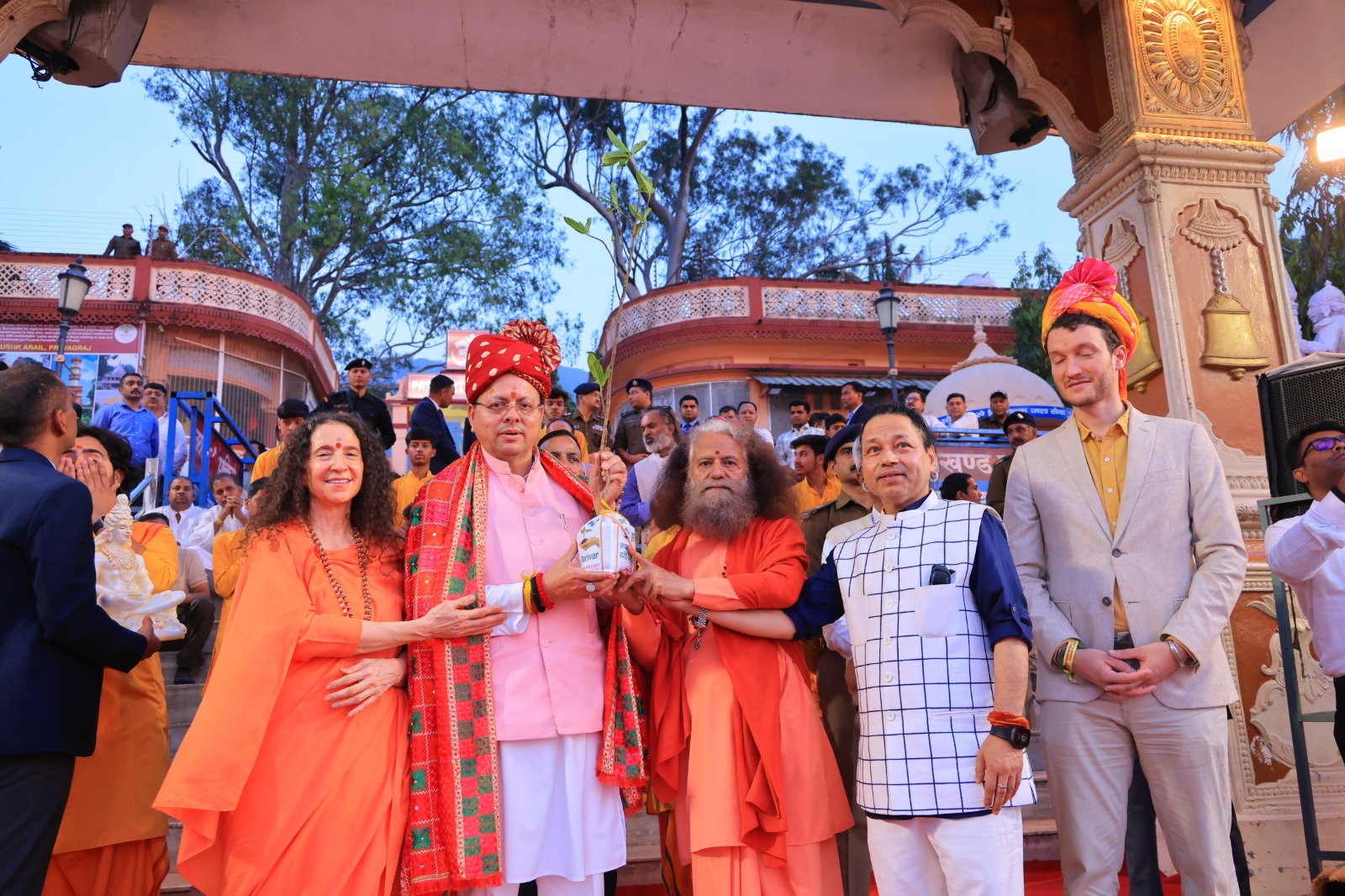 मुख्यमंत्री श्री पुष्कर सिंह धामी ने परमार्थ निकेतन में 38वें अंतर्राष्ट्रीय योग महोत्सव में किया प्रतिभाग