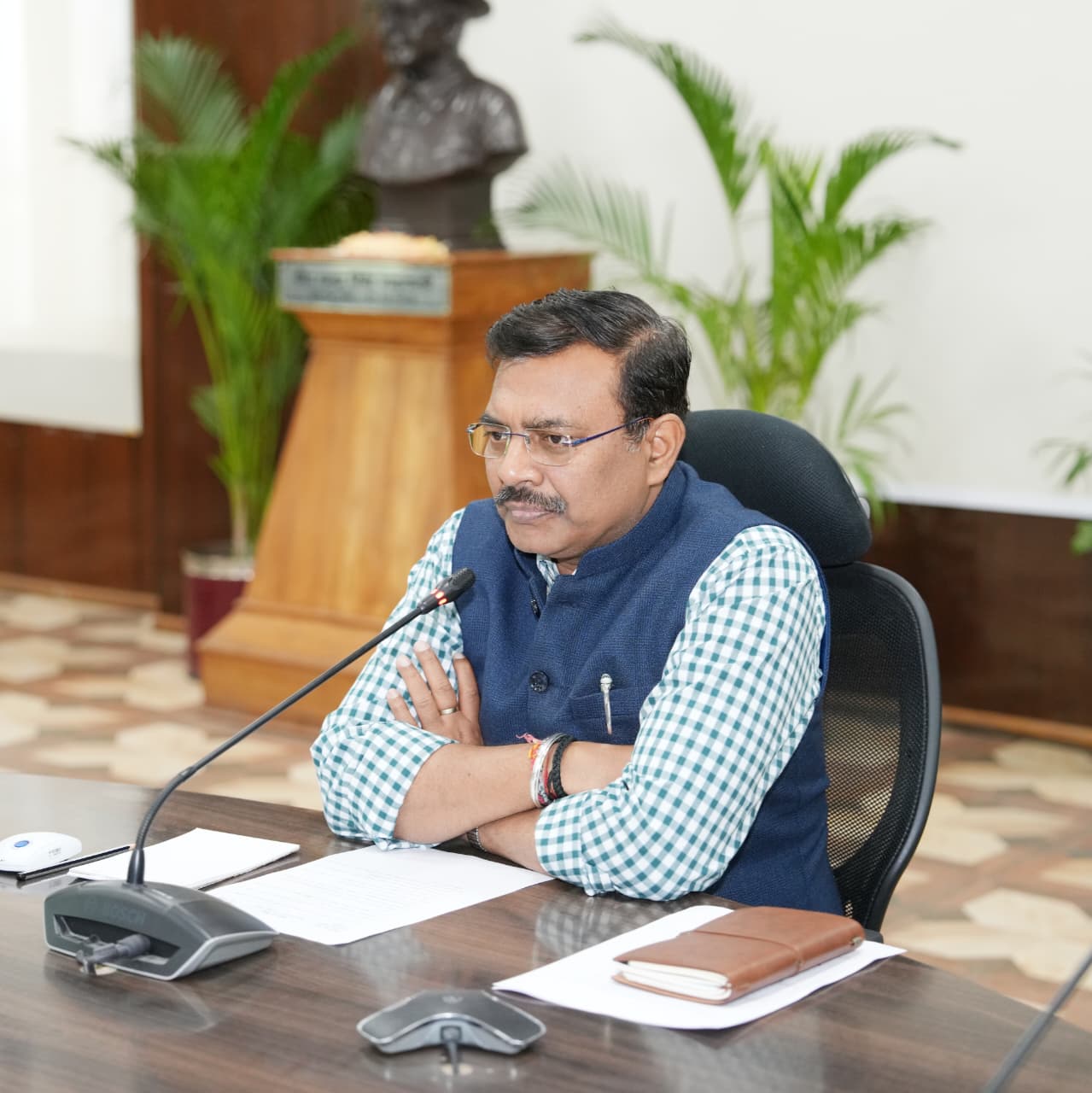 मुख्य सचिव ने मुख्यमंत्री घोषणाओं की प्रगति की समीक्षा की, परियोजनाओं को जल्द पूरा करने के निर्देश