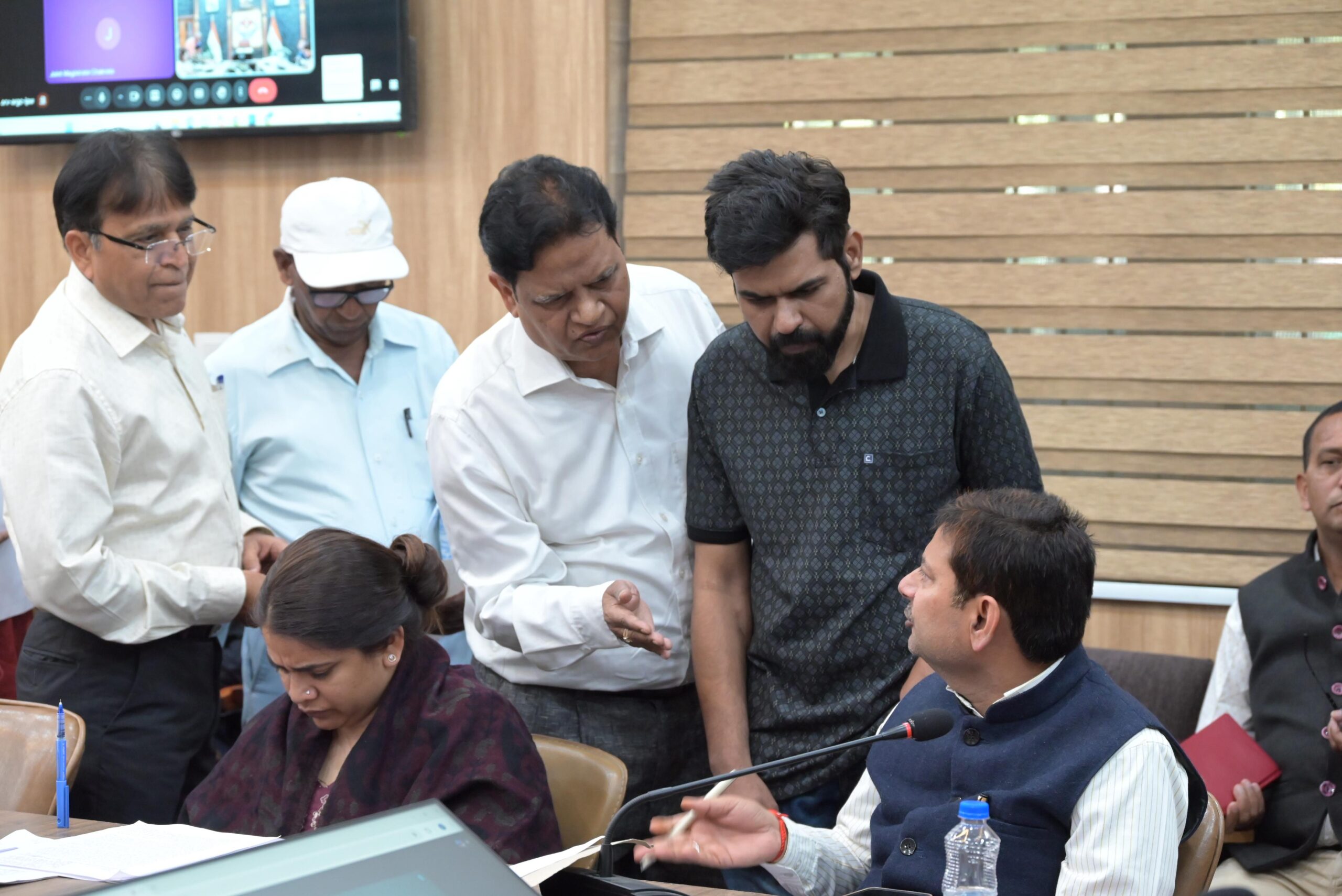 देहरादून: जनता दर्शन में 162 शिकायतें दर्ज, फर्जी जन्म प्रमाण पत्र और ठगी के मामलों की जांच के निर्देश