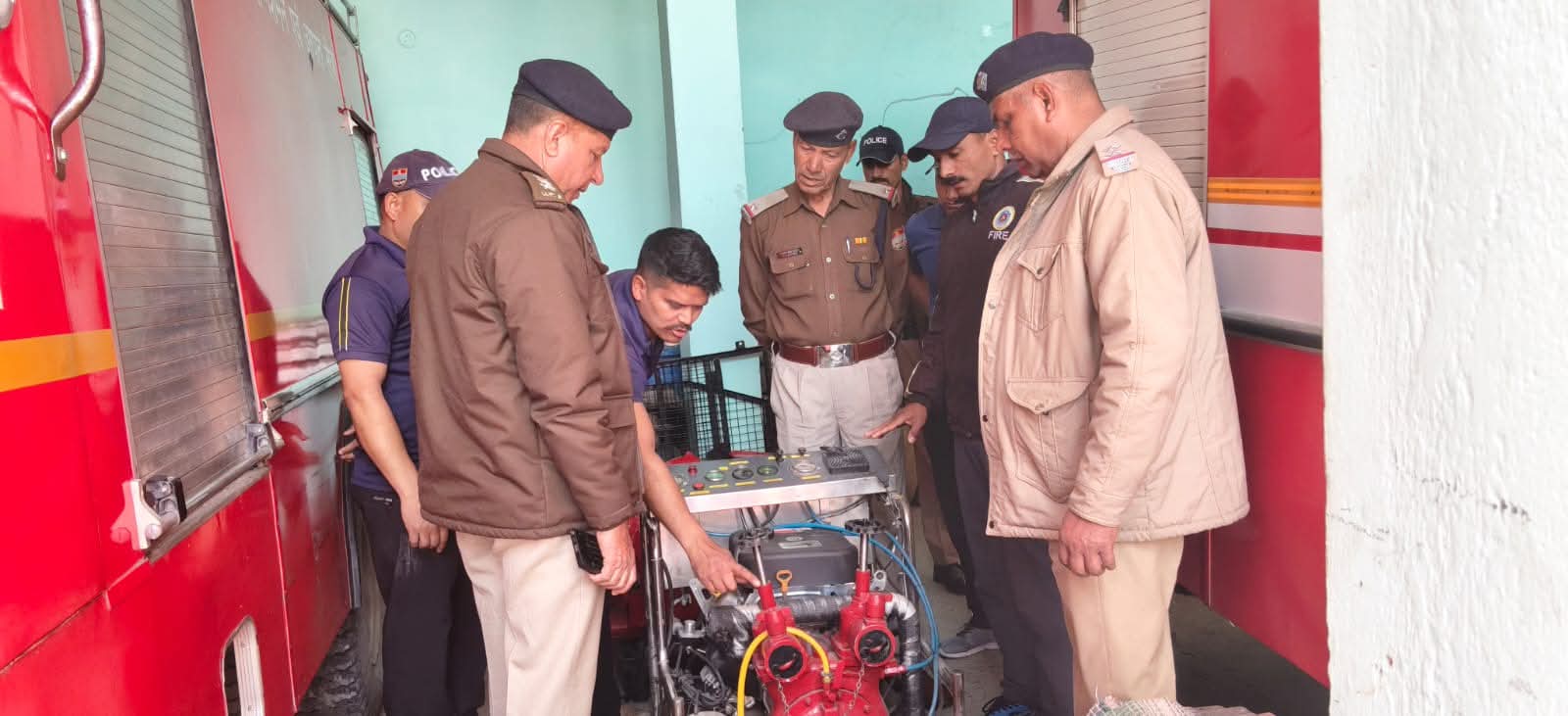 चमोली: डीएसपी कर्णप्रयाग ने फायर स्टेशन गोपेश्वर का किया औचक निरीक्षण